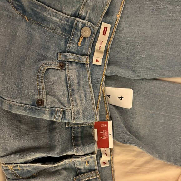 Two pairs of Girls Levi's 726 Flare Jeans Size 4 - One NWT; One NWOT - Picture 3 of 3